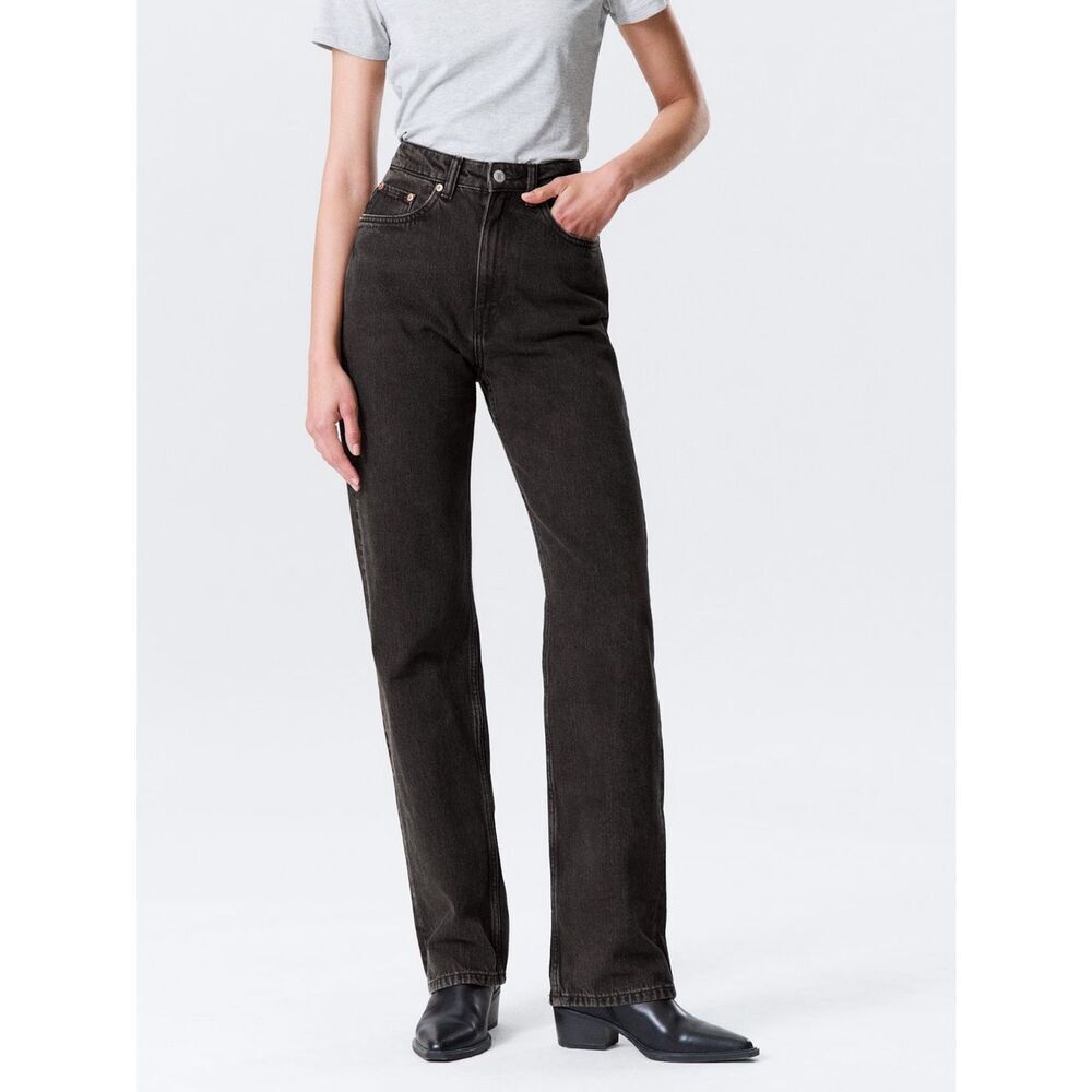 ROWE SUPER HIGH WAISTED REGULAR STRAIGHT JEANS
WEEKDAY 27